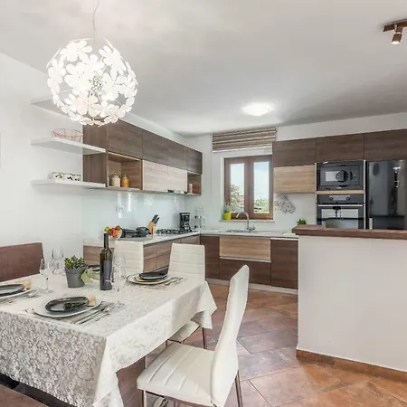 Sa-ra Apartment *